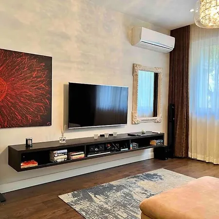 Perfectly Sumptuous Centre Apartment, 2-minute Walk From Vitosha Boulevard * 索菲亞