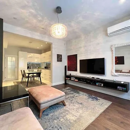 Perfectly Sumptuous Centre Apartment, 2-minute Walk From Vitosha Boulevard Apartment