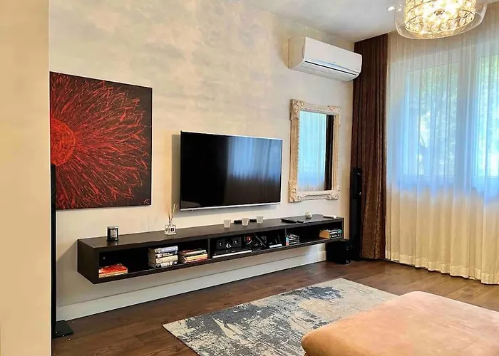 Perfectly Sumptuous Centre Apartment, 2-minute Walk From Vitosha Boulevard * Sofia