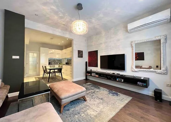 Perfectly Sumptuous Centre Apartment, 2-minute Walk From Vitosha Boulevard Apartamento